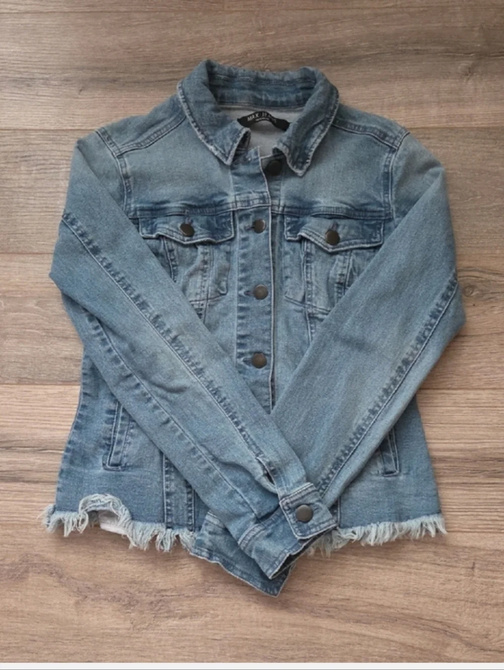 Max Jeans Light Wash Denim Jacket with Frayed Hem - Picture 2 of 7